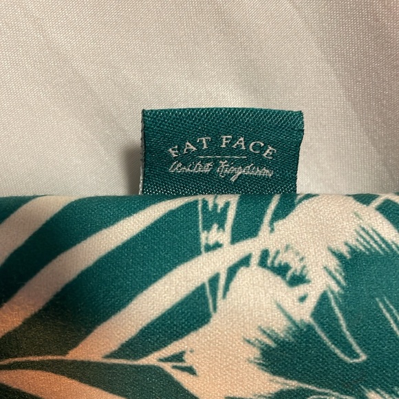 FAT FACE quick dry towel in bag. NWT - Picture 3 of 5